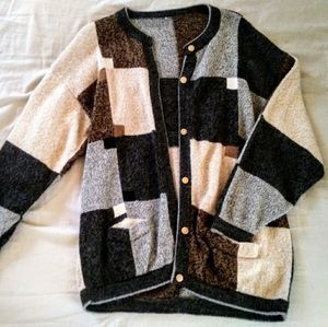Cardigan in neutral blocks